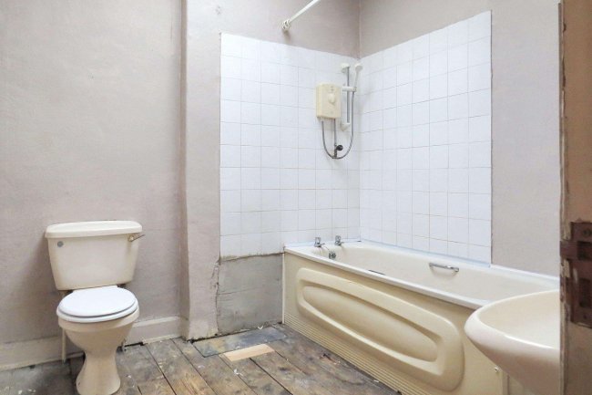 213 Brunshaw Road, Burnley, Lancashire, BB10 4DL 9