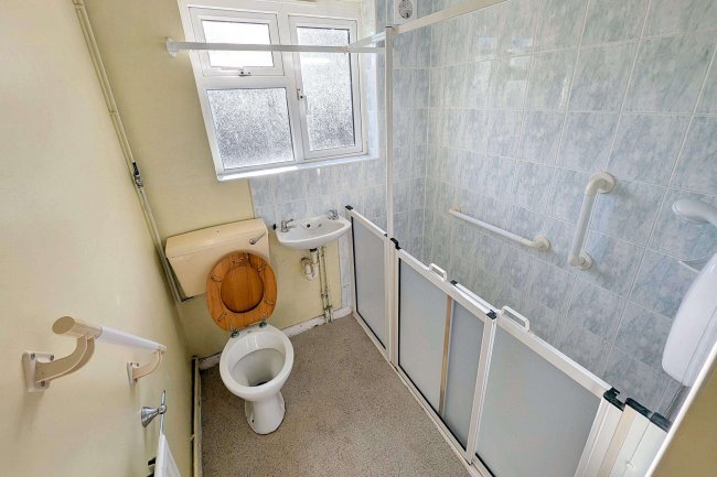 3 Priory Gardens, St Ives, Cambridgeshire PE27 5BE 1