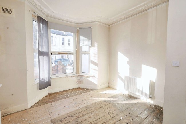 Flat A, 46 Burns Road, London NW10 4DY 3