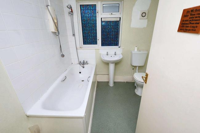 Flat A, 46 Burns Road, London NW10 4DY 3