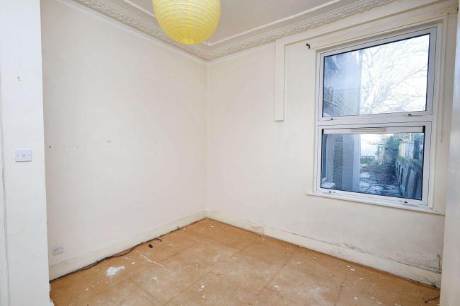 Flat A, 46 Burns Road, London NW10 4DY 3