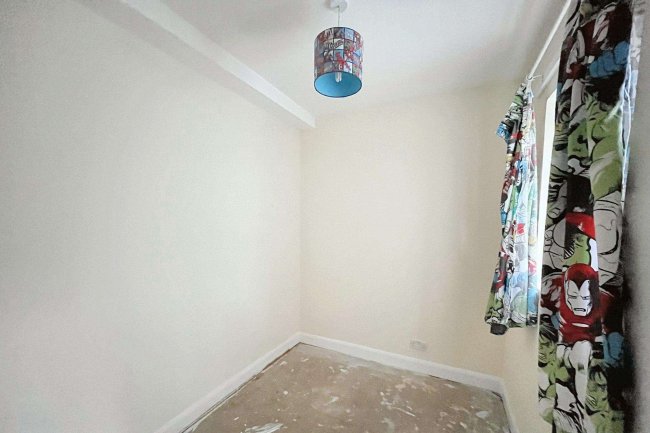 18a Godolphin Road, London,  W12 8JE 1