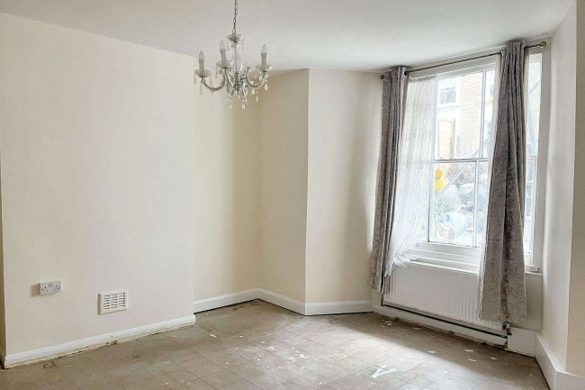 18a Godolphin Road, London,  W12 8JE 1