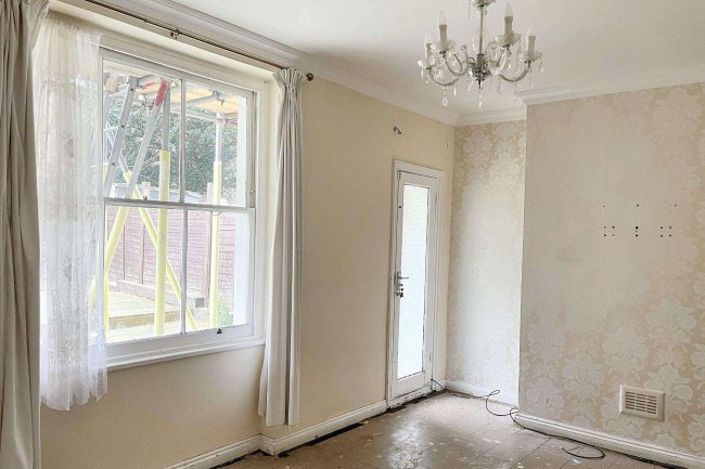 18a Godolphin Road, London,  W12 8JE 1