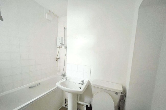 18a Godolphin Road, London,  W12 8JE 1