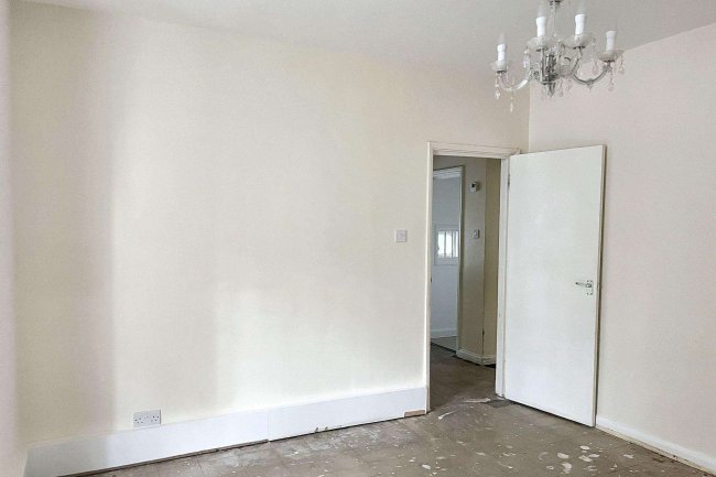 18a Godolphin Road, London,  W12 8JE 1