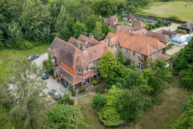 Macris House, Coopersale Lane, Theydon Bois, Epping, Essex CM16 7NS 5