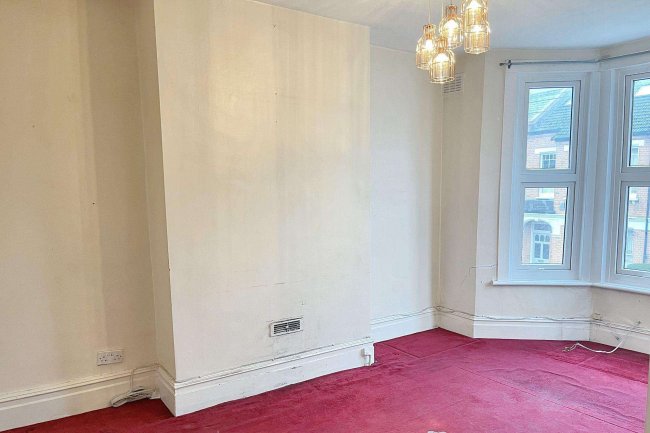 68 A & B Gosberton Road, Balham SW12 8LQ 3