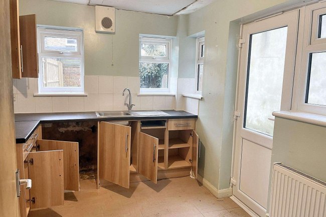 68 A & B Gosberton Road, Balham SW12 8LQ 3