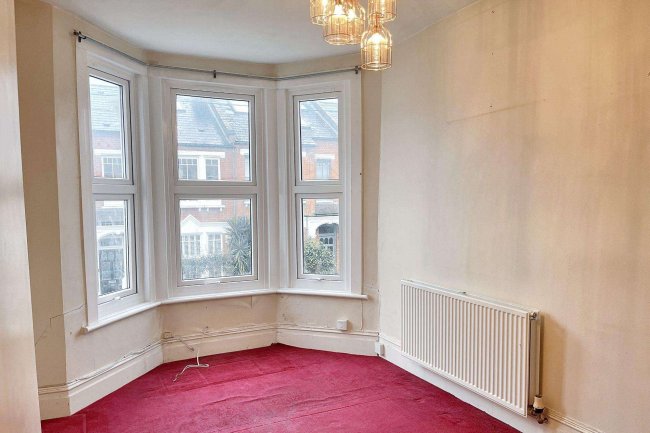 68 A & B Gosberton Road, Balham SW12 8LQ 3