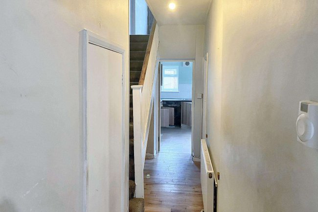 68 A & B Gosberton Road, Balham SW12 8LQ 3