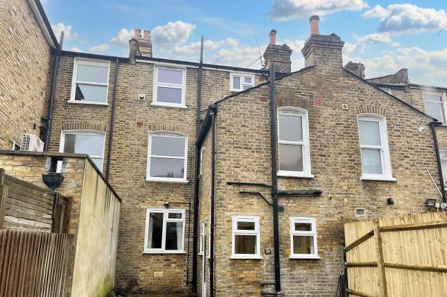 68 A & B Gosberton Road, Balham SW12 8LQ 3