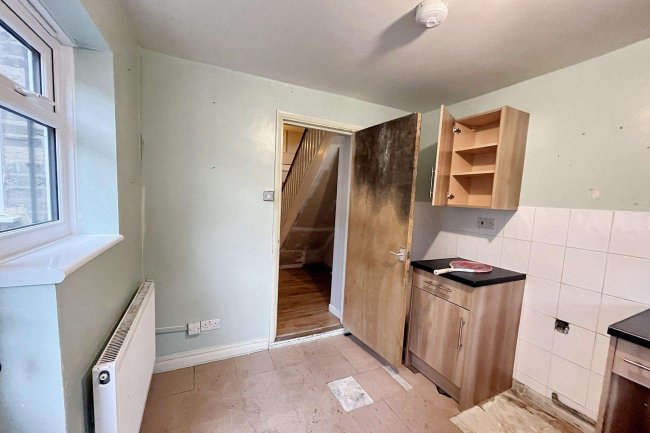 68 A & B Gosberton Road, Balham SW12 8LQ 3