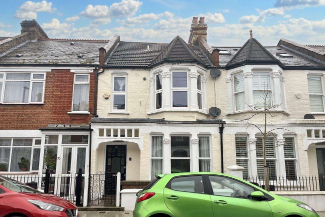 68 A & B Gosberton Road, Balham SW12 8LQ 3