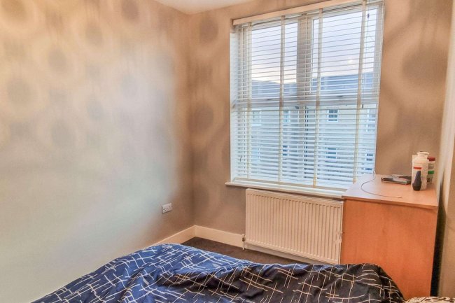 Flat C, 4 Bank Buildings, High Street, London NW10 4LT 8