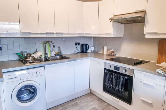 Flat C, 4 Bank Buildings, High Street, London NW10 4LT 8