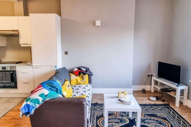 Flat C, 4 Bank Buildings, High Street, London NW10 4LT 8