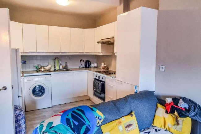 Flat C, 4 Bank Buildings, High Street, London NW10 4LT 8
