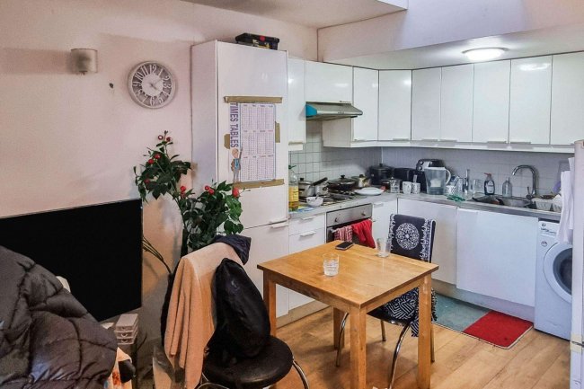 Flat E,  4 Bank Buildings, High Street, London NW10 4LT 10