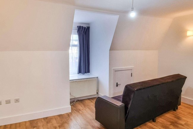 Flat F,  4 Bank Buildings, High Street, London NW10 4LT 1