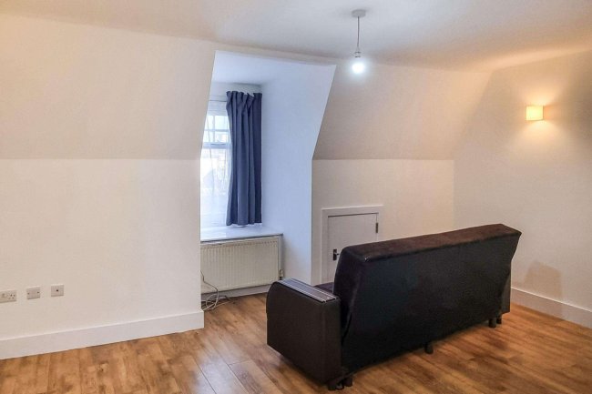 Flat F,  4 Bank Buildings, High Street, London NW10 4LT 1