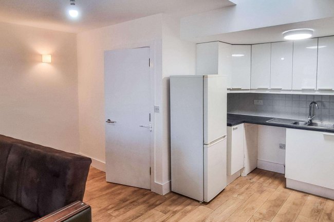Flat F,  4 Bank Buildings, High Street, London NW10 4LT 1