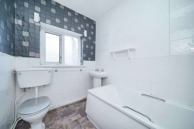 46 Leigh Road, Andover, Hampshire, SP10 2AL 9