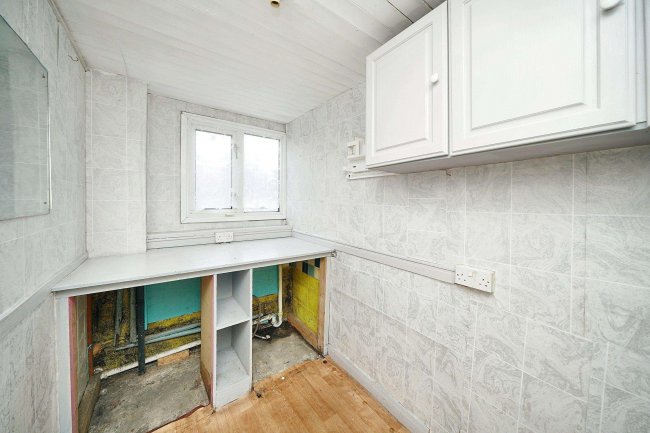 46 Leigh Road, Andover, Hampshire, SP10 2AL 9