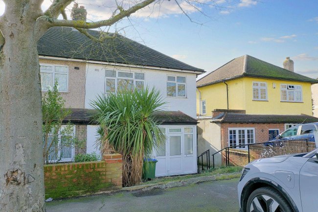 47 Arbroath Road, Eltham, London SE9 6RR 3