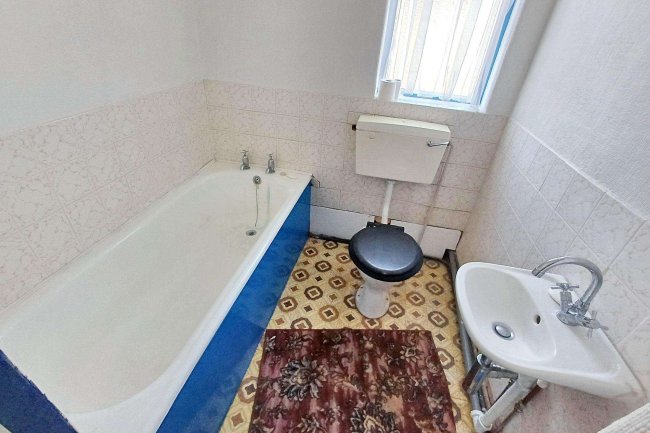 30 Lyme Street, Heaton Mersey, Stockport, Cheshire SK4 3DF 7