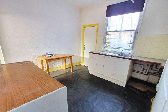 30 Lyme Street, Heaton Mersey, Stockport, Cheshire SK4 3DF 7