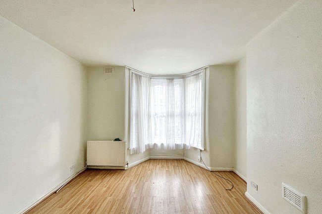 Flat A, 20 Huddlestone Road, Willesden, London NW2 5DN 4