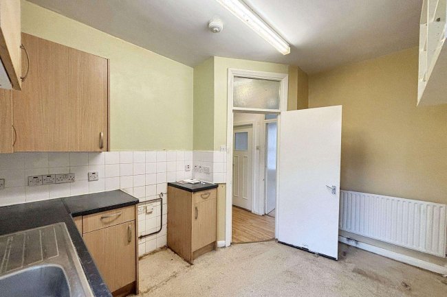 Flat A, 20 Huddlestone Road, Willesden, London NW2 5DN 4