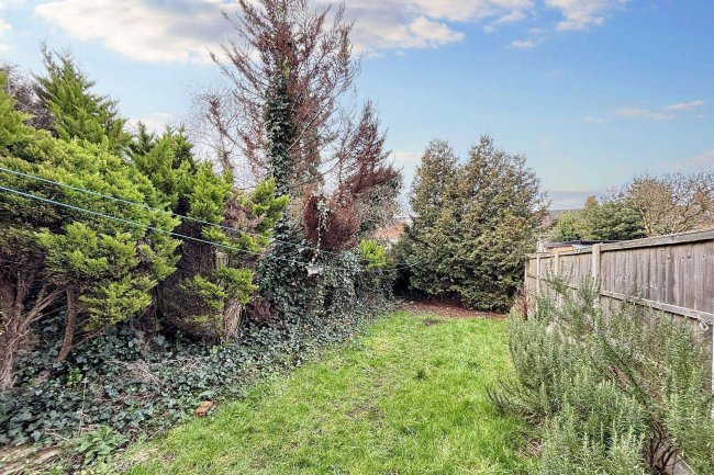 Flat A, 20 Huddlestone Road, Willesden, London NW2 5DN 4