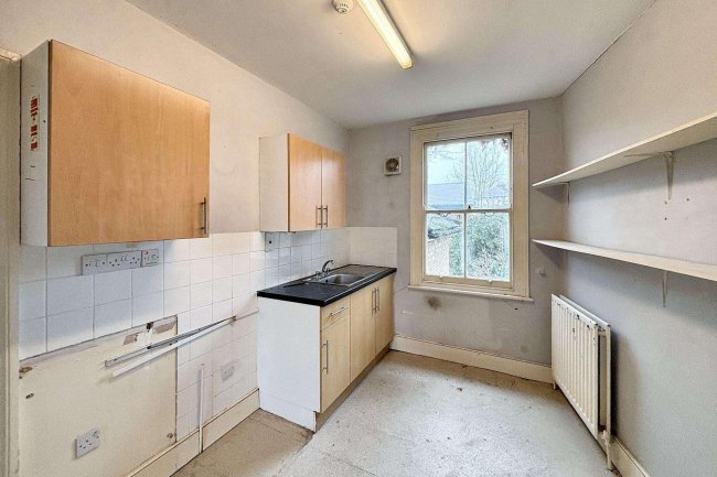 7 Victoria Terrace, Finsbury Park, London N4 4DA 8