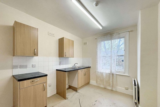 7 Victoria Terrace, Finsbury Park, London N4 4DA 8