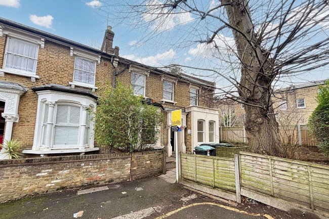 7 Victoria Terrace, Finsbury Park, London N4 4DA 8