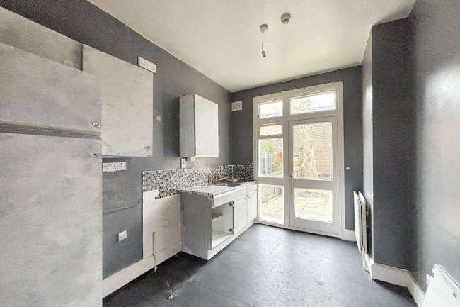 7 Victoria Terrace, Finsbury Park, London N4 4DA 8