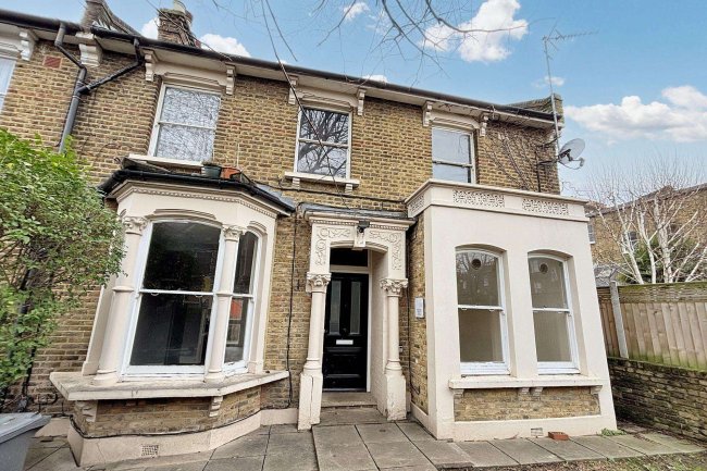 7 Victoria Terrace, Finsbury Park, London N4 4DA 8