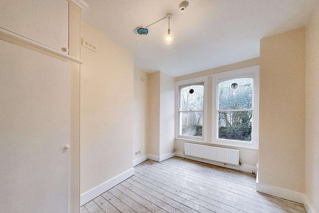 7 Victoria Terrace, Finsbury Park, London N4 4DA 8