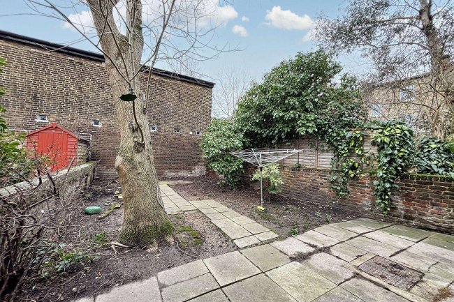 7 Victoria Terrace, Finsbury Park, London N4 4DA 8