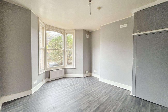 7 Victoria Terrace, Finsbury Park, London N4 4DA 8