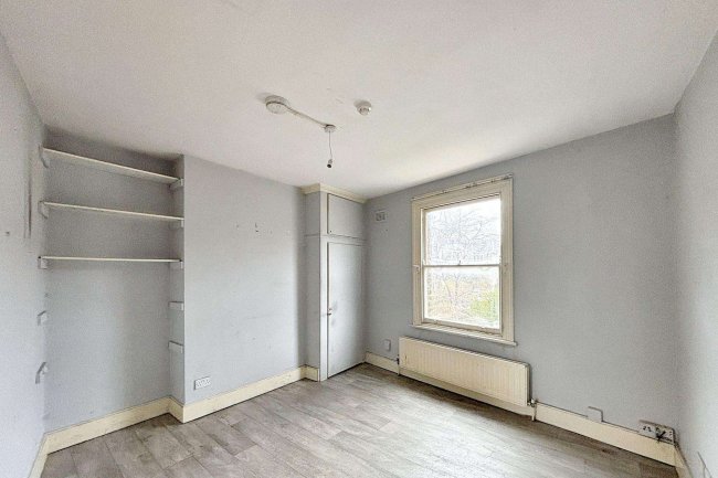 7 Victoria Terrace, Finsbury Park, London N4 4DA 8