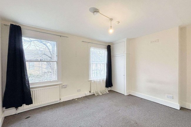 7 Victoria Terrace, Finsbury Park, London N4 4DA 8