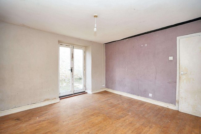 20 Vallis Way, Frome, Somerset BA11 3BH 7