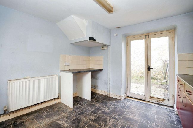 20 Vallis Way, Frome, Somerset BA11 3BH 7