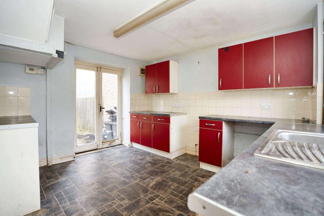 20 Vallis Way, Frome, Somerset BA11 3BH 7