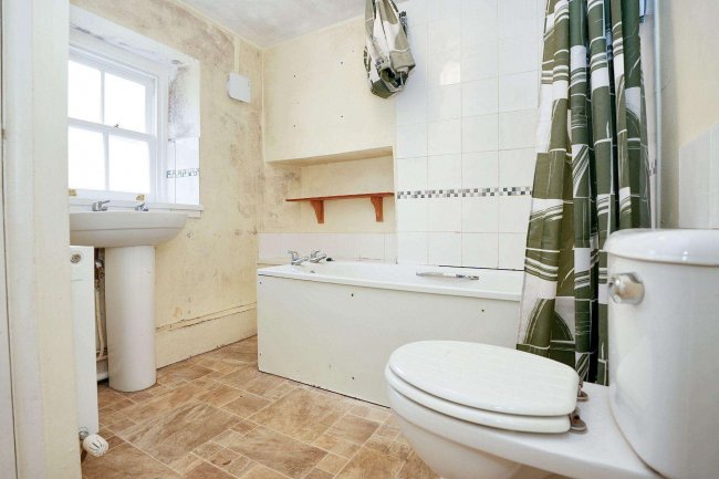 20 Vallis Way, Frome, Somerset BA11 3BH 7