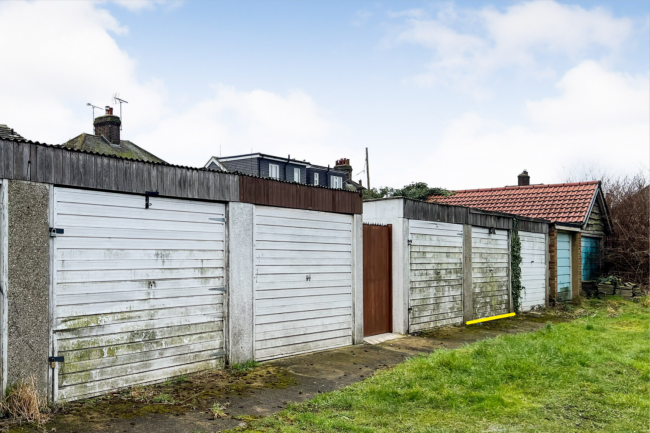 Garage at the Rear Of 7 Broadview Avenue, Grays, Essex, RM16 2NJ 5
