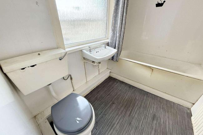 36 Helmsdale Avenue, Gateshead, NE10 0JD 7